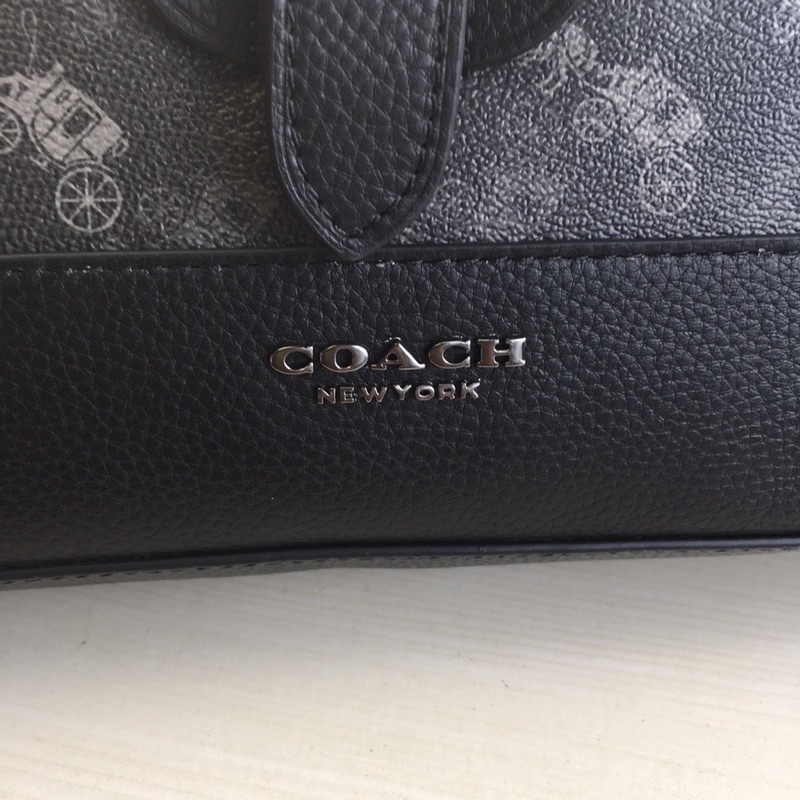 Coach Hudson Messenger With Horse and Carriage Print