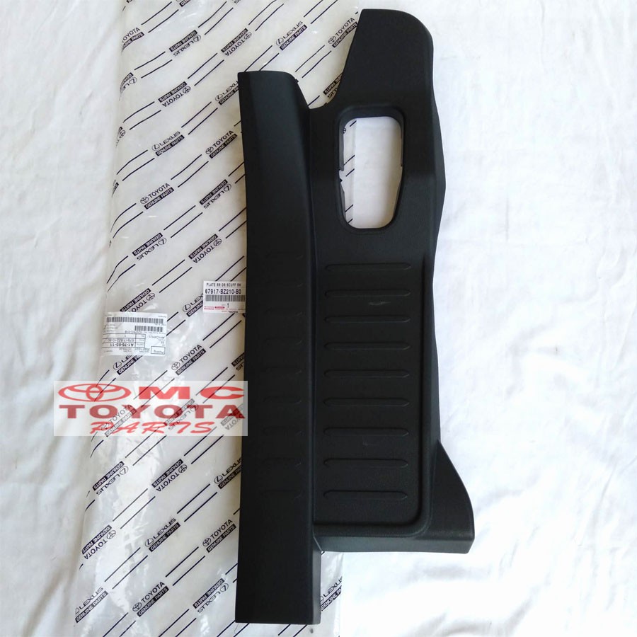SillPlate /Sill Plate Samping Pintu Tengah Kanan Calya Sigra 67917-BZ210-B0