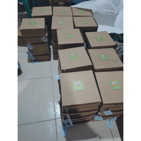

Paket Syukuran Ayam Bakar Solo Den Bagus