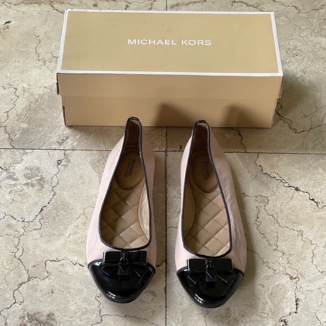 Preloved sepatu Michael Kors Sz. 39