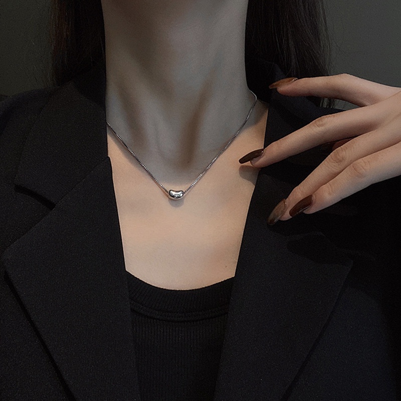 Kalung Rantai Pendek Bahan Titanium Steel Dengan Liontin Manik-Manik Bulat Kacang Akasia Warna Emas Gaya Perancis Untuk Wanita