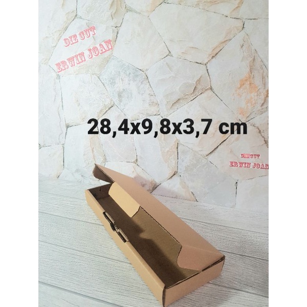

Kardus Box uk 28,4x9,8x3,7 cm Kotak Karton DIECUT ( Bahan B Flute)