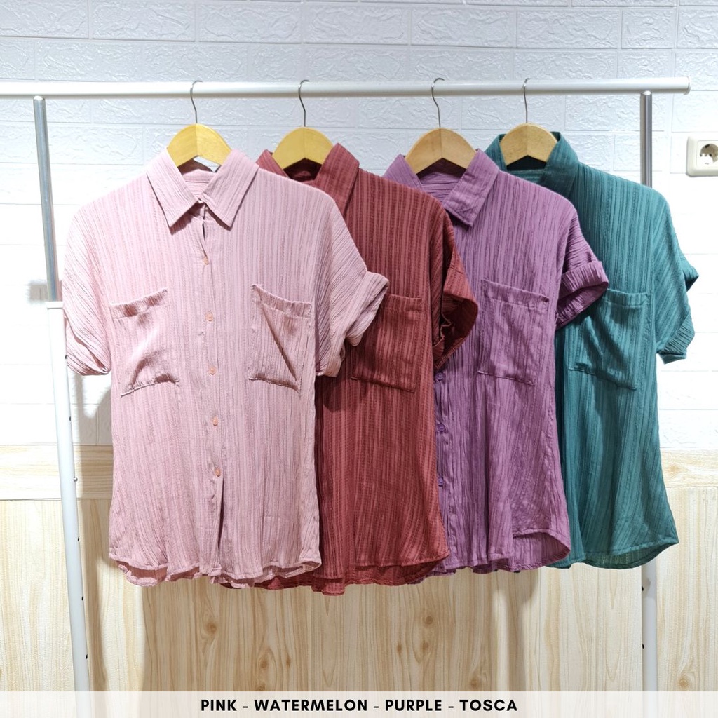 4653 ayree button pocket collar wood crinkle top