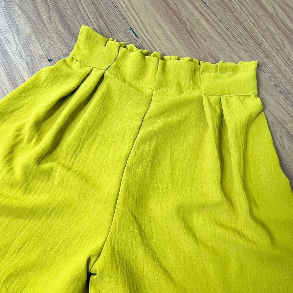 Celana pendek rempel / pita