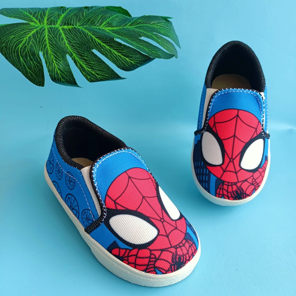 Sepatu slip on anak motif spiderman biru
