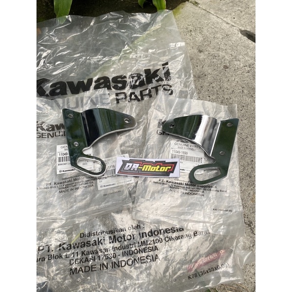 Kupingan lampu ninja R Ninja SS pangkon lampu ninja R ninja SS original kawasaki