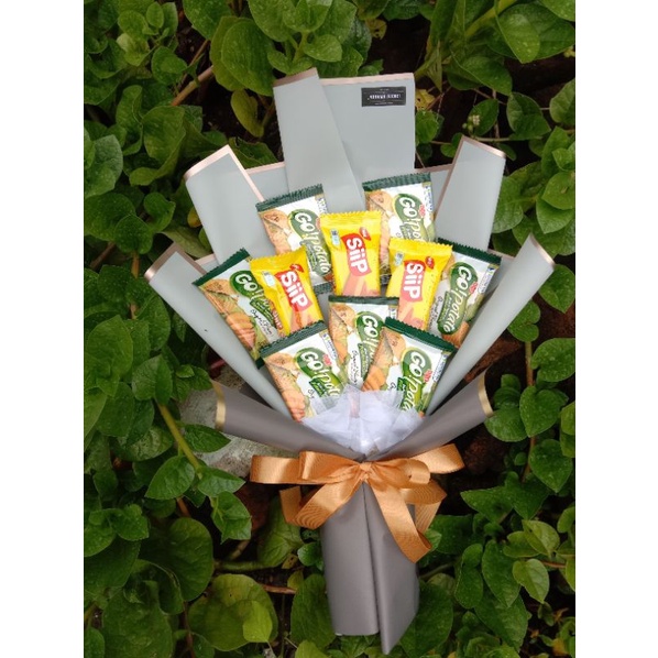 

BUCKET WISUDA FLOWERS BUCKET SNACK BUCKET HAMPERS BOX KADO UNIK KADO ANNIVERSARY