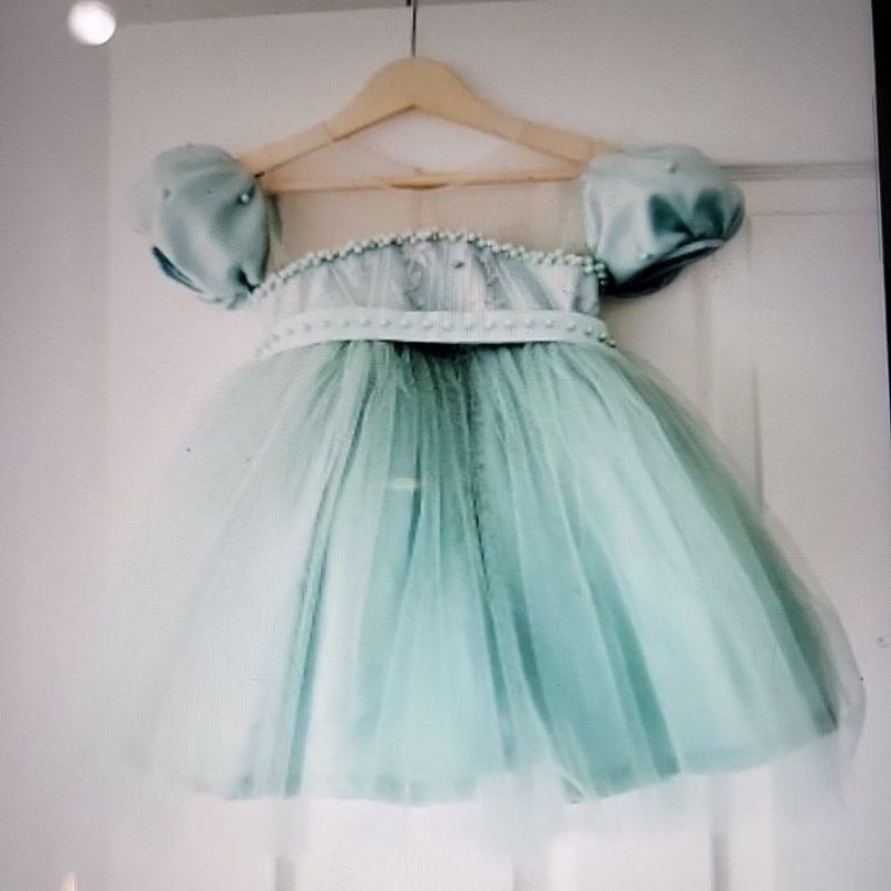 Dress model poff, warna sage green