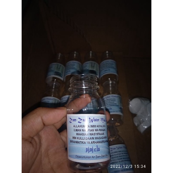 Botol air zam-zam kosong.