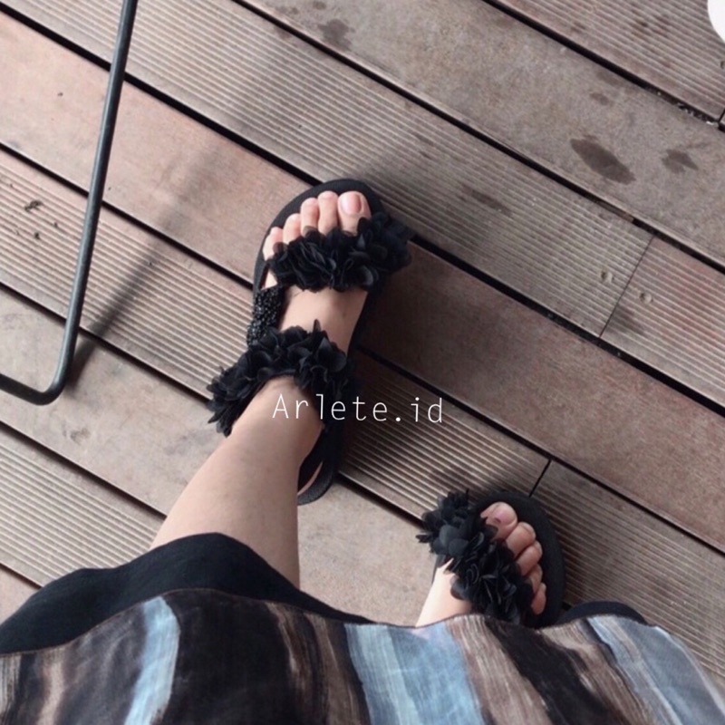 Lavina (Beads &amp; Tulle Sandal - Sandal Mote/Manik Sakura &amp; Tulle Wanita)