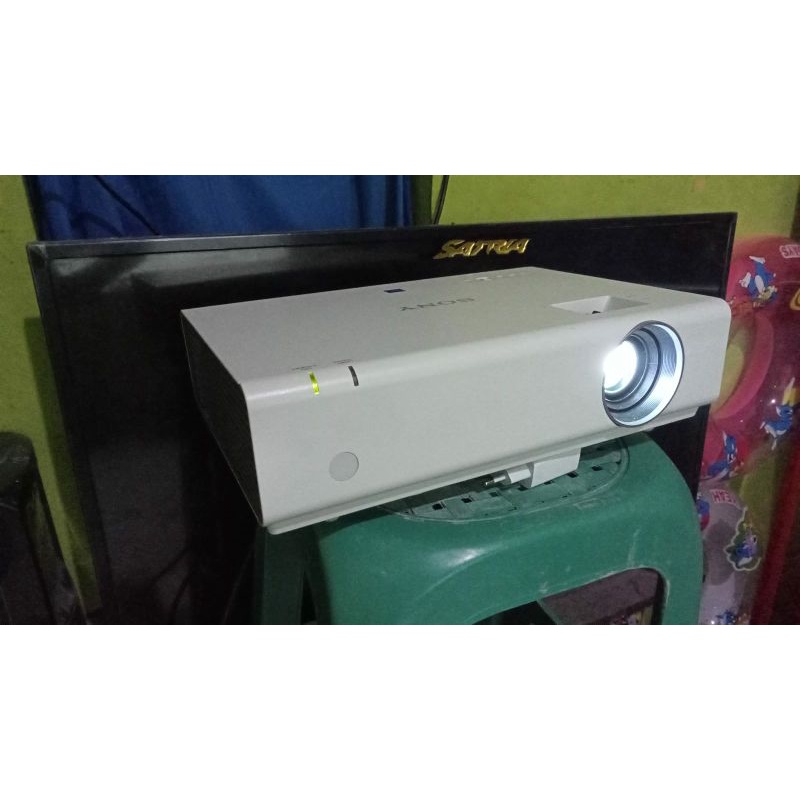 proyektor SONY seri Ex235 xga minus lcd