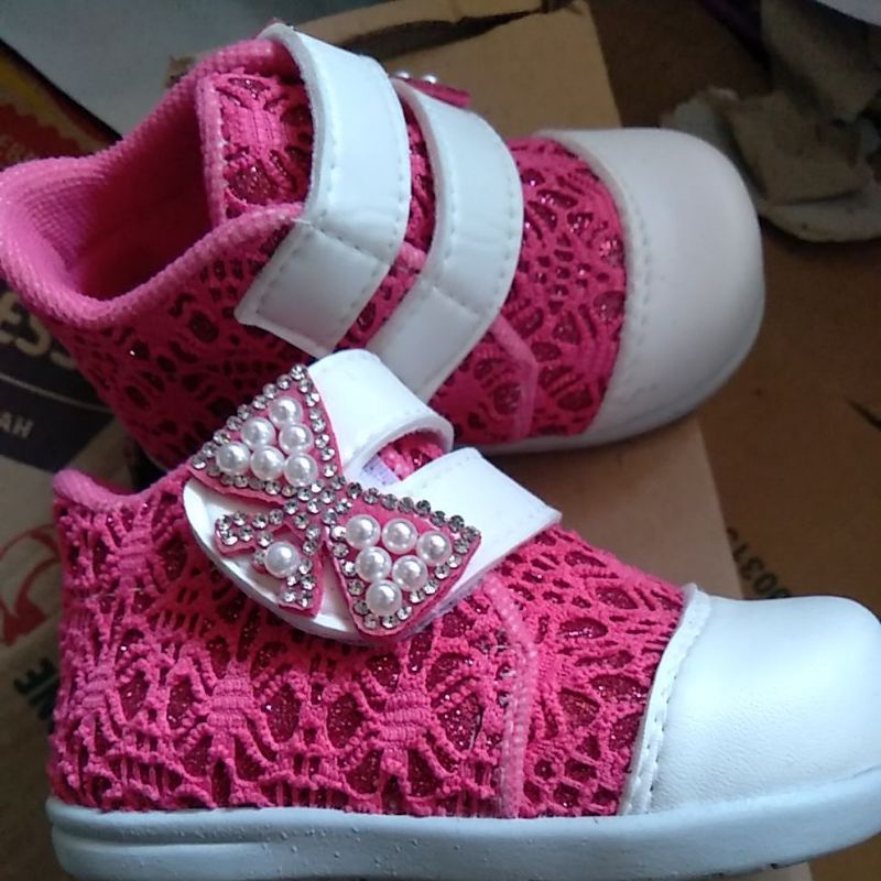 sepatu anak berbunyi lucu bangat