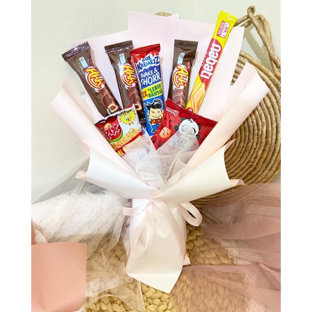 

ELEANOR SERIES MEDIUM SNACK BOUQUET
