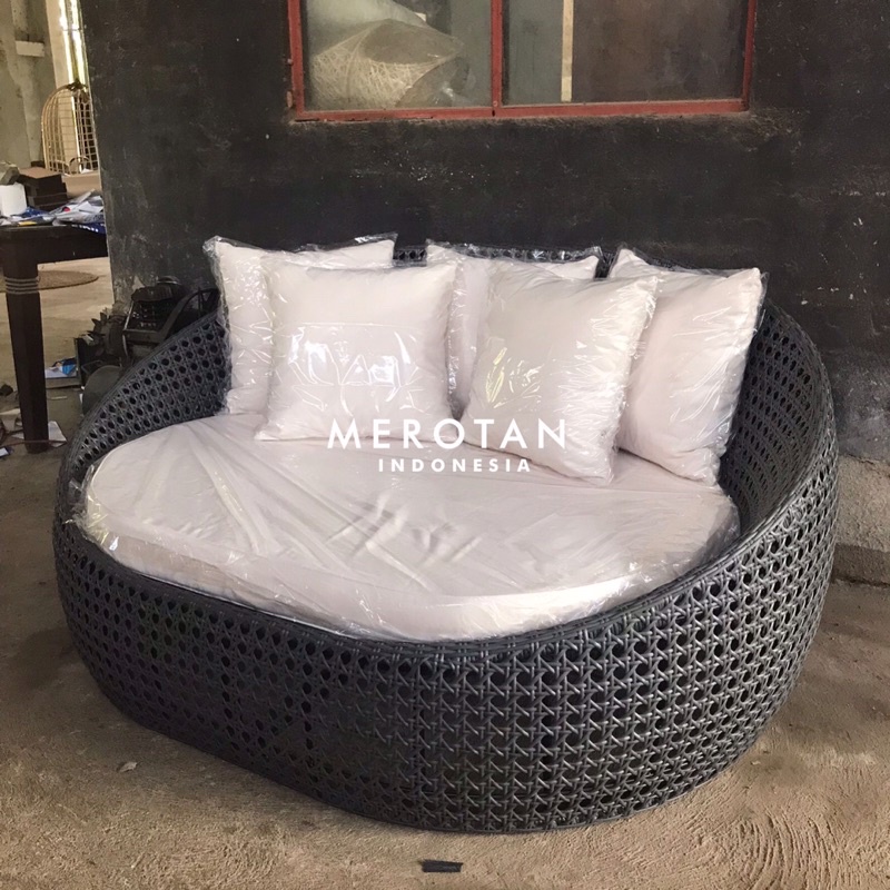 Day Bed Rotan Sintetis / Sofa Bulat/Oval Rotan Sintetis