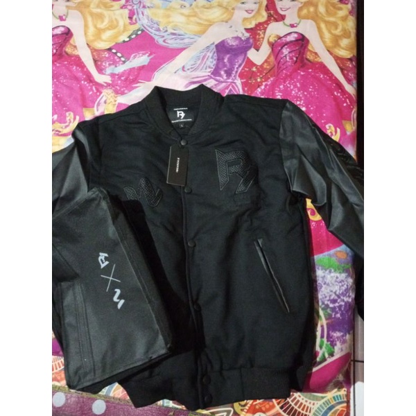 Jaket Iwearzule x r7