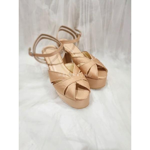 sepatu sandal pesta wanita terbaru gold hak blocke heels