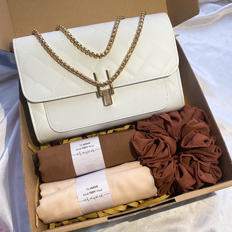 [B5550]GIFT BOX TAS CEWEK/HAMPERS TAS SALEMPANG CEWEK/HADIAH ULANG TAHUN/KADO PACAR/HAMPERS HARI IBU/KADO WEDDING/KADO VALENTINE/KADO ANNIVERSARY/HAMPERS LEBARAN/HAMPERS RAMADAN/KADO WEDDING/KADO NATAL/KADO WISUDA