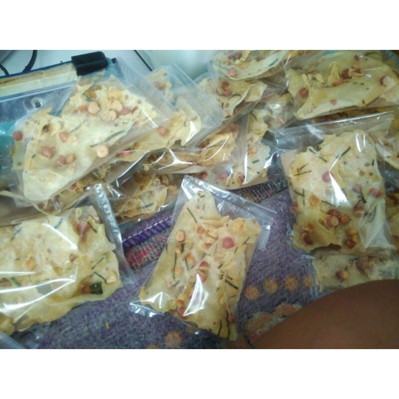 

keripik kacang gurih