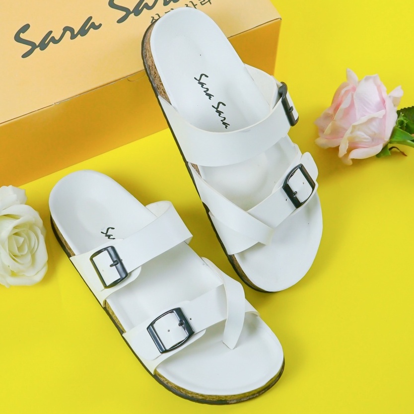 SARASARA YUK - Sandal Wanita Slop Casual Model Birken Sol Puyuh SARA SARA KELLY Sendal Selop Cewek Kulit Santai Strap Gesper Ban dua Empuk Size 36 37 38 39 40 Warna White Putih Anti Slip Premium Original Kekinian Terbaru Shoes ORI Mall Official Store