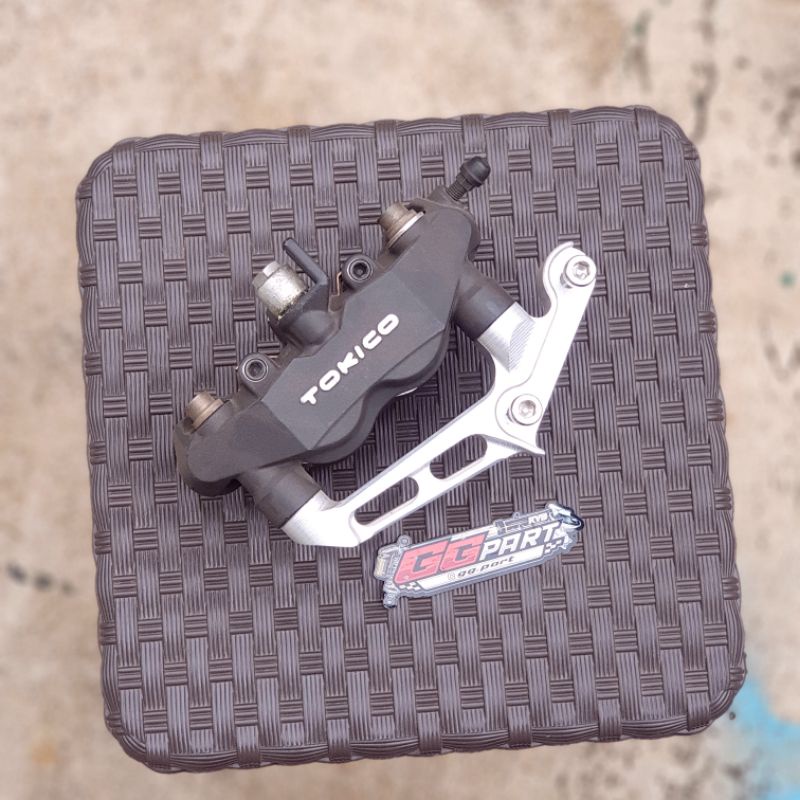 kaliper depan tokico gsx 750 original kanan set breket cnc pnp shock ninja rr disc 30 kaliper gsx 75
