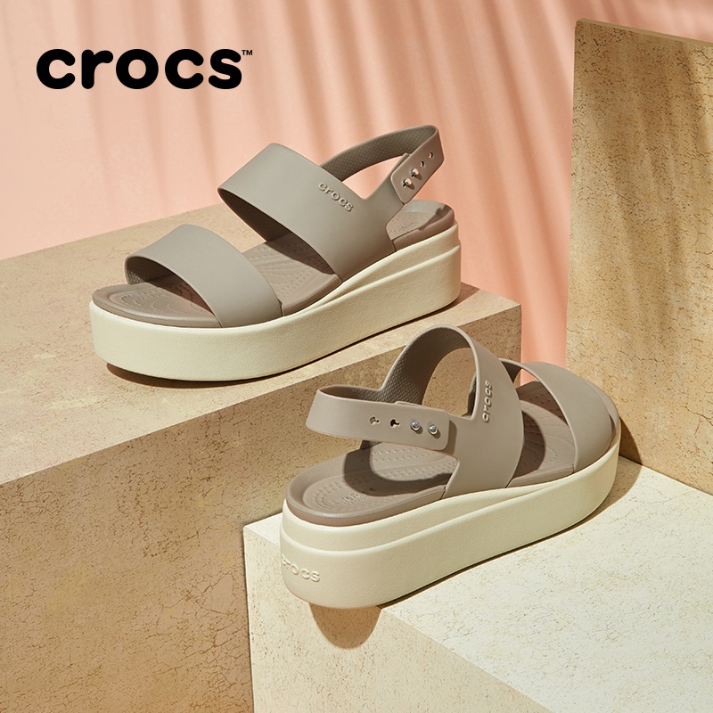 SANDAL WANITA BROOKLYN LOW WEDGES CROCS / BROOKLYN tali