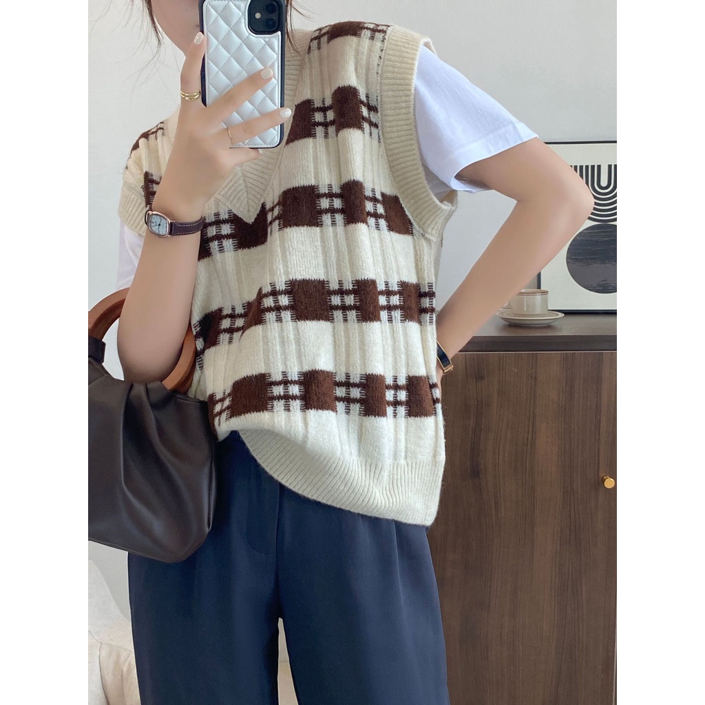 Avery Vest Rompi V Neck Motif Kotak Rajut Wanita Korea