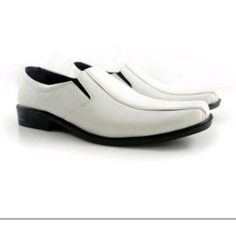 Sepatu pantofel putih pria Sepatu Pantofel putih
