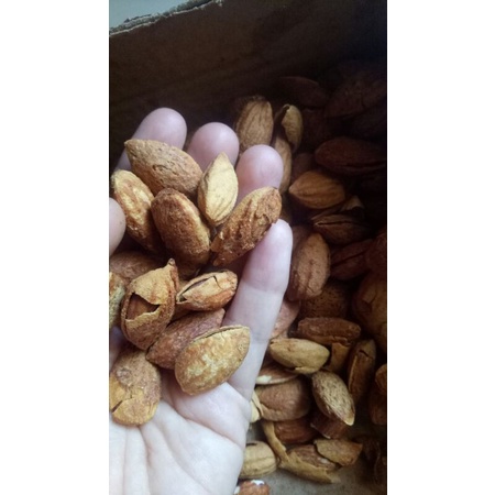 

Kacang Almond susu