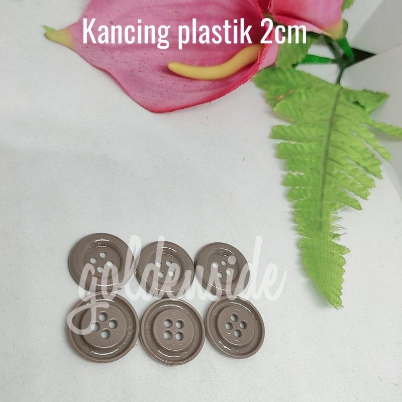Kancing Plastik 2cm lubang 4 per bungkus (isi6)