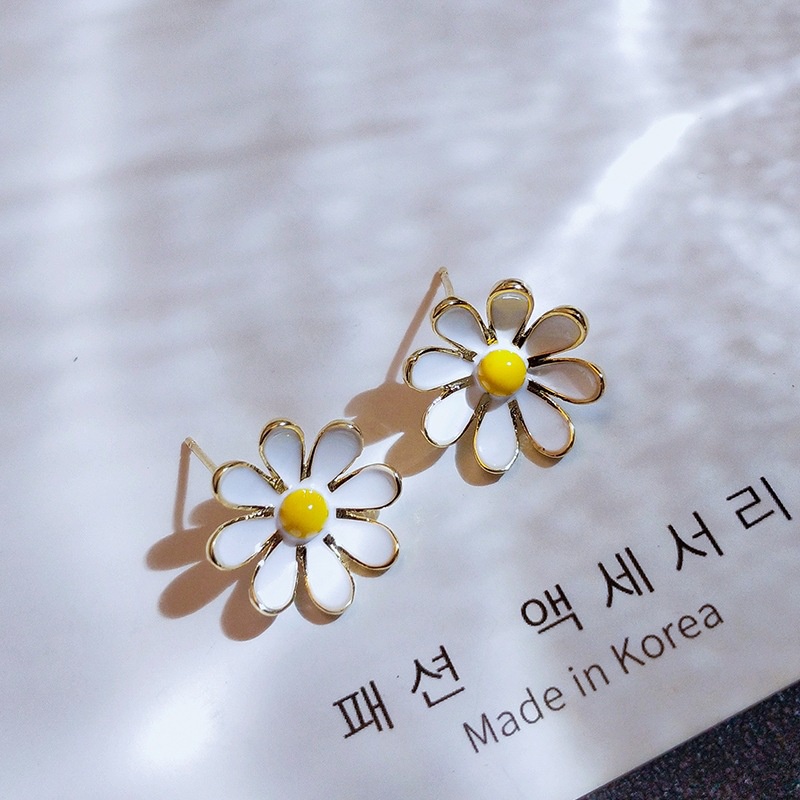 Anting Tusuk Desain Bunga Daisy Gaya Korea untuk Wanita Kekinian (Takota 058)