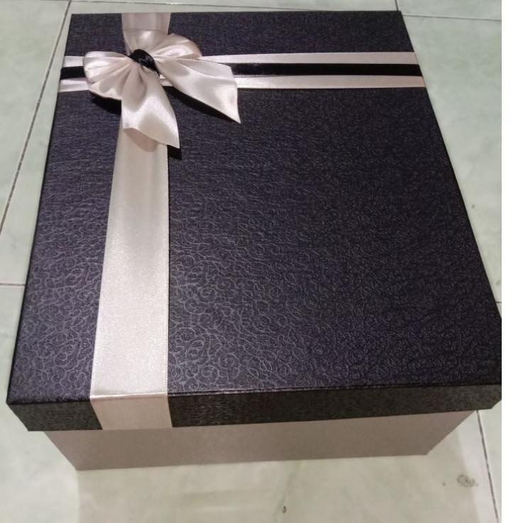 

Update Meriah Kotak kado besar / Gift Box murah cover fancy paper ukuran 30 x 25 x 10 cm