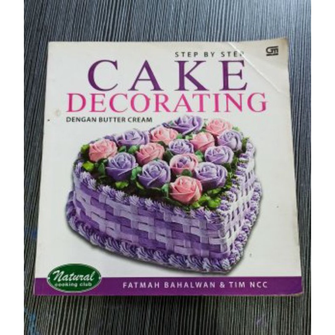 

Step By Step Cake Decorating