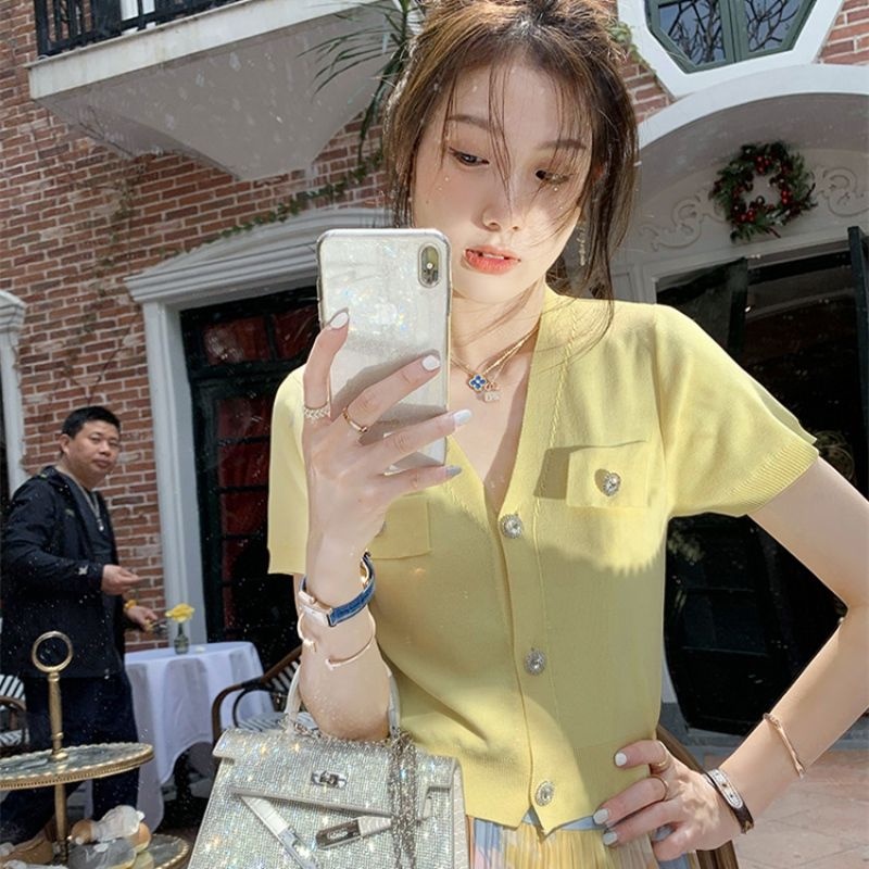 [littlecrab] Atasan Blouse Knit Top Kuning With Pearl Cardigan Rajut V-Neck Shirt Lengan Pendek Blus Berkualitas Outer Kuning Pretty Color Semi Crop Korean Style