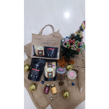 

Christmas Hampers Hadiah Natal Kado Parcel Isi Kopi, Teh, dan Cookies