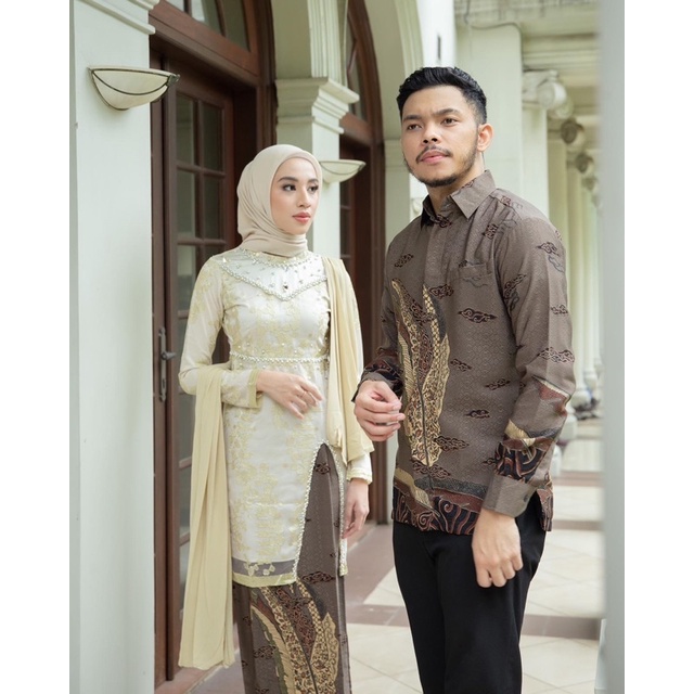 (Akita-hanna tunik sunny) set couple kebaya wanita &amp; kemeja batik pria. kebaya wisuda kebaya kondangan kebaya lamaran bahan lace premium