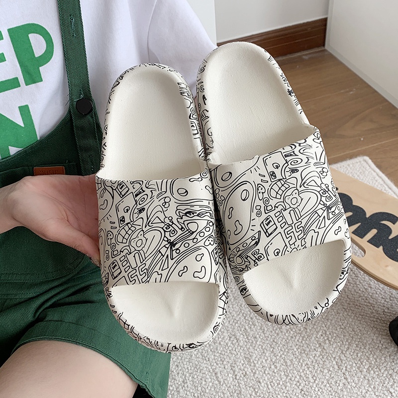 Sandal Jelly Pria Wanita Slip On Anti Licin Sendal Karet Motif Grafiti Beruang Empuk