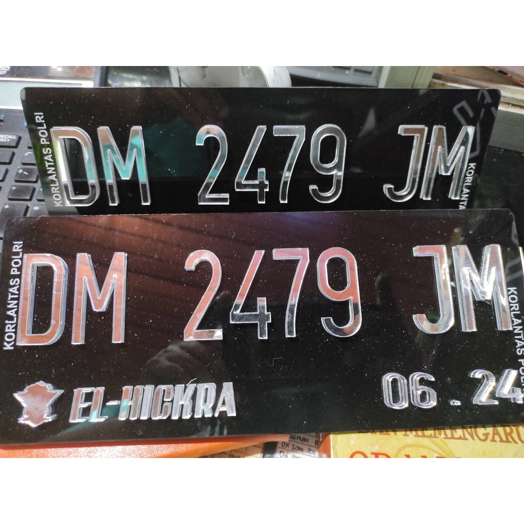 Plat Nomor Motor Akrilik Chrome Timbul Plat Hitam