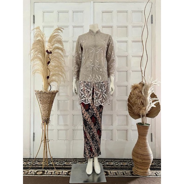 SETELAN KEBAYA TUNIK TILE SANGHAI/KEBAYA KEKINIAN/KEBAYA PESTA/KEBAYA MODERN/KEBAYA CANTIK/KEBAYA LAMARAN/ KEBAYA COUPLE/KEBAYA SERAGAMAN
