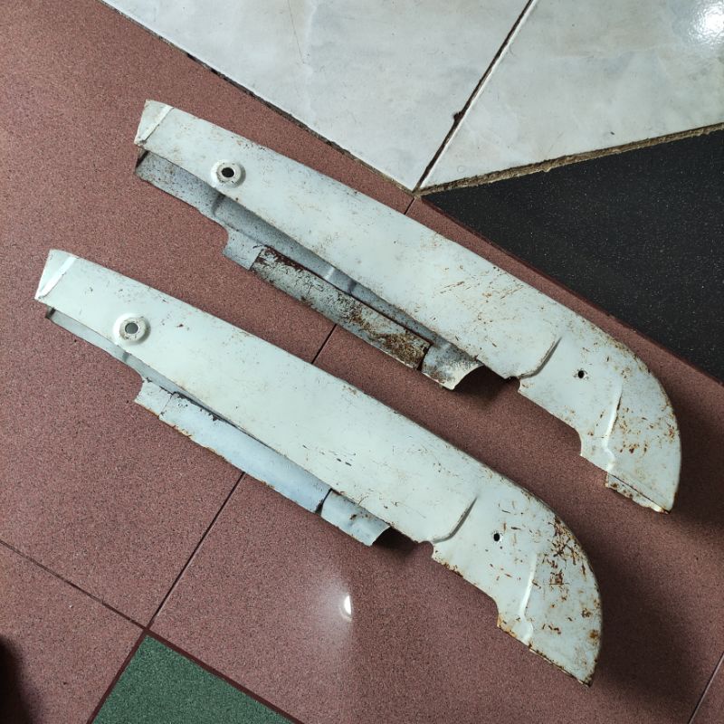 cover tutup rantai katengkas honda c70 shock pendek putih