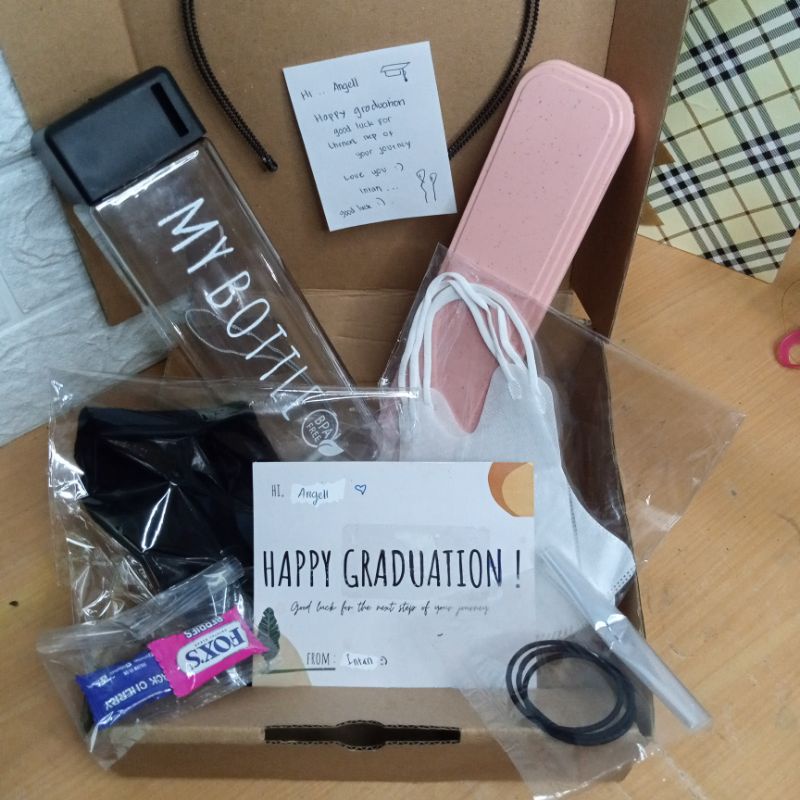 

Kotak Hadiah Kado Ulang Tahun Birthday Hampers Graduation Hampers Natal Kotak Kejutan