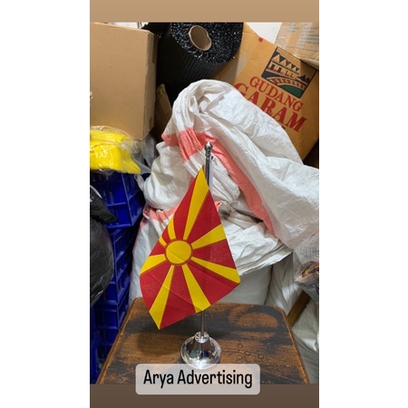 bendera negara MACEDONIA+tiang stainless meja