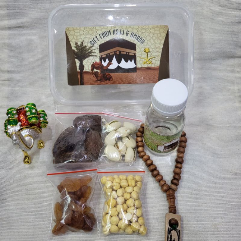 

Paket Oleh Oleh Haji & Umroh / Paket Hemat Murah Ekonomis Haji Umrah / kurma/kacang/kismis/air zamzam 60ml/kacang pistacio/tasbih kayu 33/kemasan cup 12x18cm