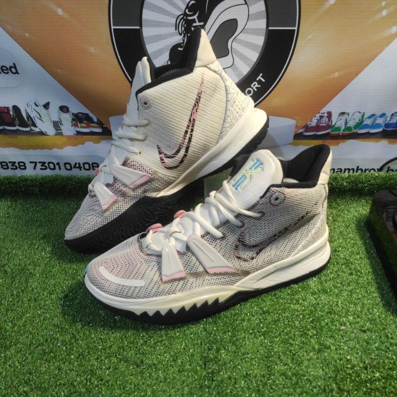 sepatu basket KYRIE 7 PALE ivory (42/26,5)
