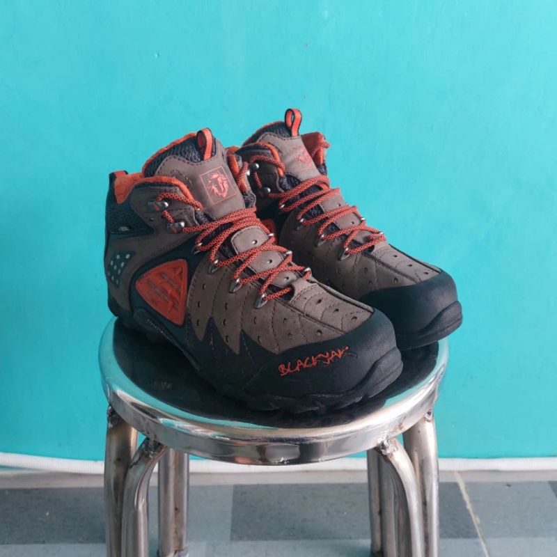 Sepatu Second Outdoor BLACKYAK 41 eur