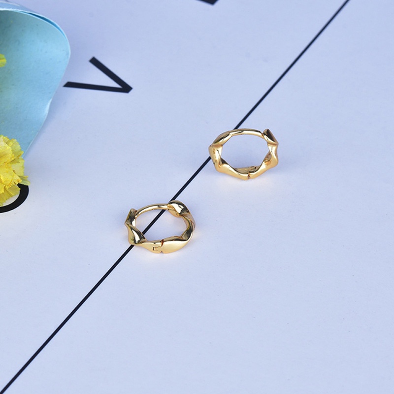 Unisex Anting Hoop Mobius Kecil Untuk Wanita Lingkaran Geometris Sederhana Warna Silver Earring Hadiah Pesta Fashion Perhiasan