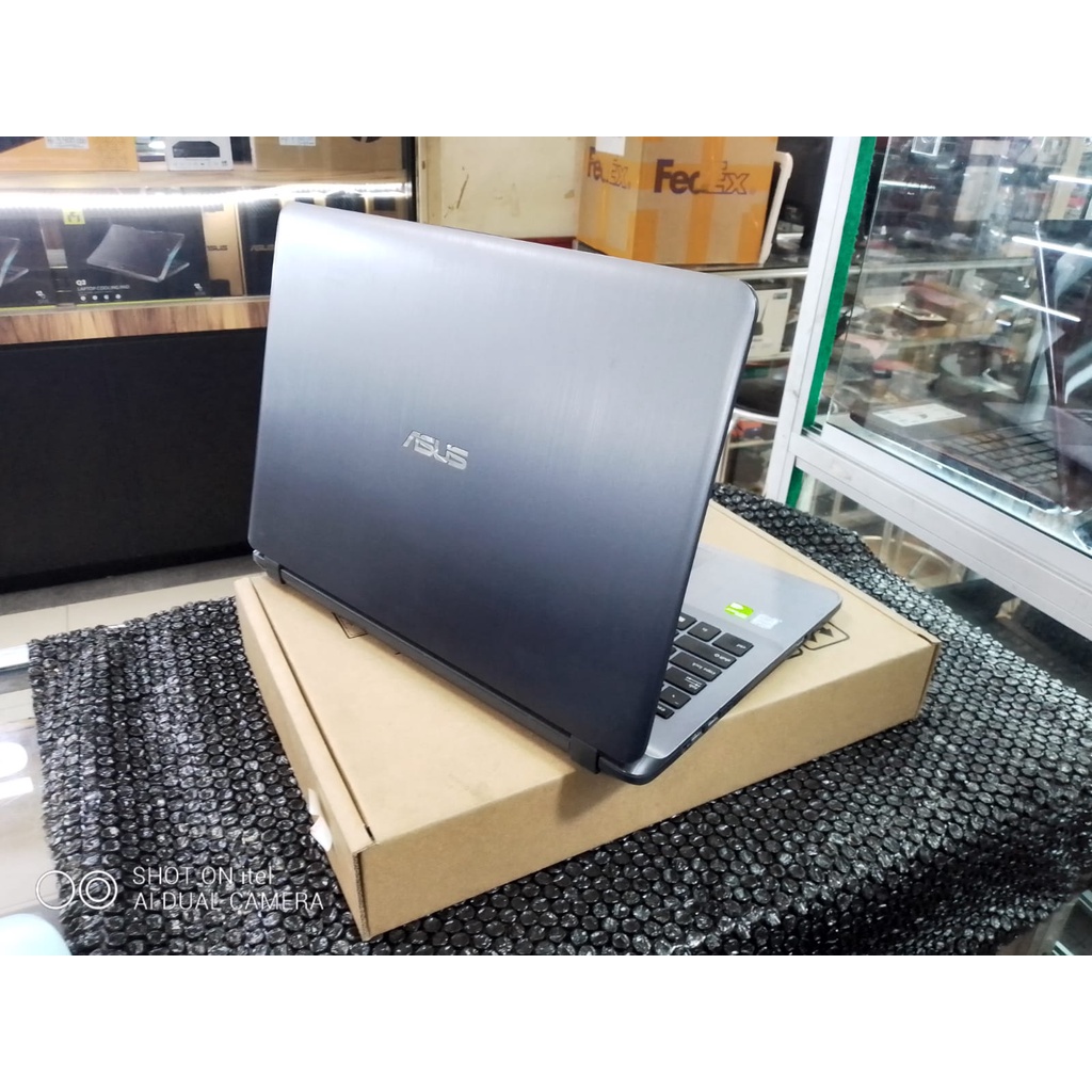 LAPTOP LEPTOP ASUS CORE I3 GEN 7 RAM 4GB HDD 1 TB VGA NVIDIA 2GB 15 INC WINDOWS10 GAMING DESIGN SIAP PAKAI