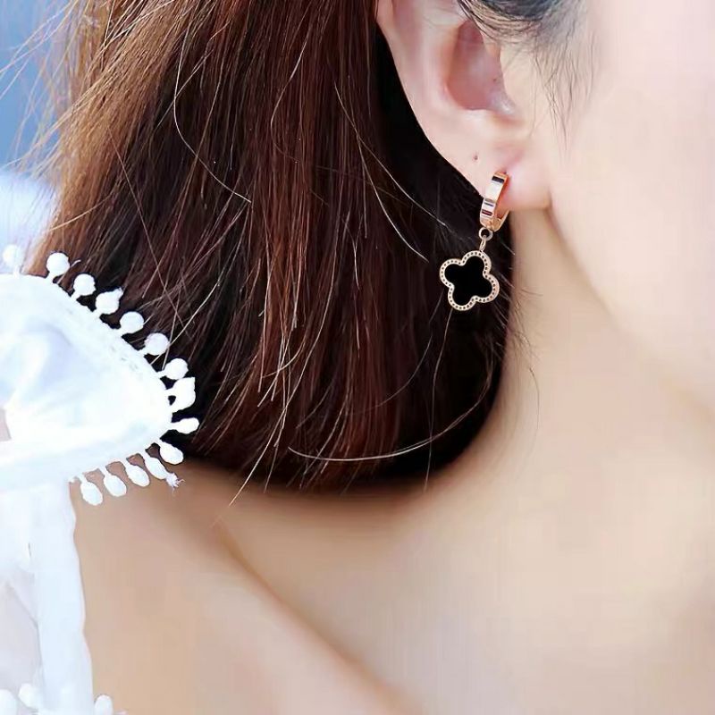 Anting Emas LV Clover Anting Van Cleef Anting Rosegold Hitam Wanita Anting Pesta Wanita Anting Korea