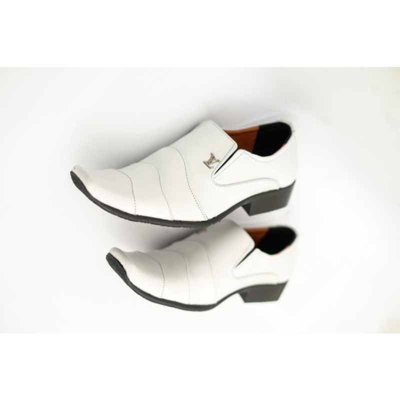 Sepatu pantofel warna putih, Sepatu putih formal, sepatu puntih kerjaSepatu louis vuitton, Sepatu Pantofel, Sepatu Pantofel Pria, Sepatu Pantofel Putih, Sepatu Pantofel Formal, Sepatu Pantofel Kerja, Sepatu Pantofel Kulit, Sepatu pantofel kulit putih