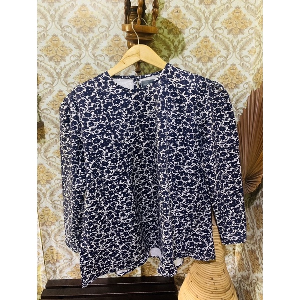 Preloved Dahlia Blouse navy benang jarum