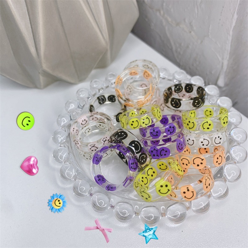 [KD]Soft Tembikar Smiley Cincin Wanita Kepribadian Fashion Resin Tidak Luntur Cincin Akrilik Asam Asetat